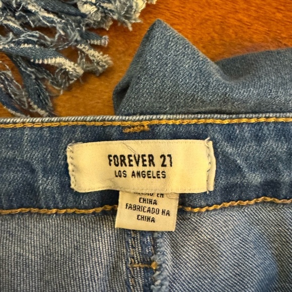 Forever 21 "High-Rise Crop" NWT Size 27 Medium Wash w/Frayed Hem Skinny Jeans - Picture 4 of 6